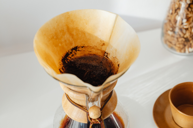 ドリップコーヒーとコーヒーカップ