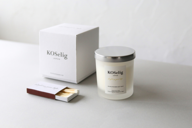 KOSelig JAPANの白いキャンドルとマッチと箱